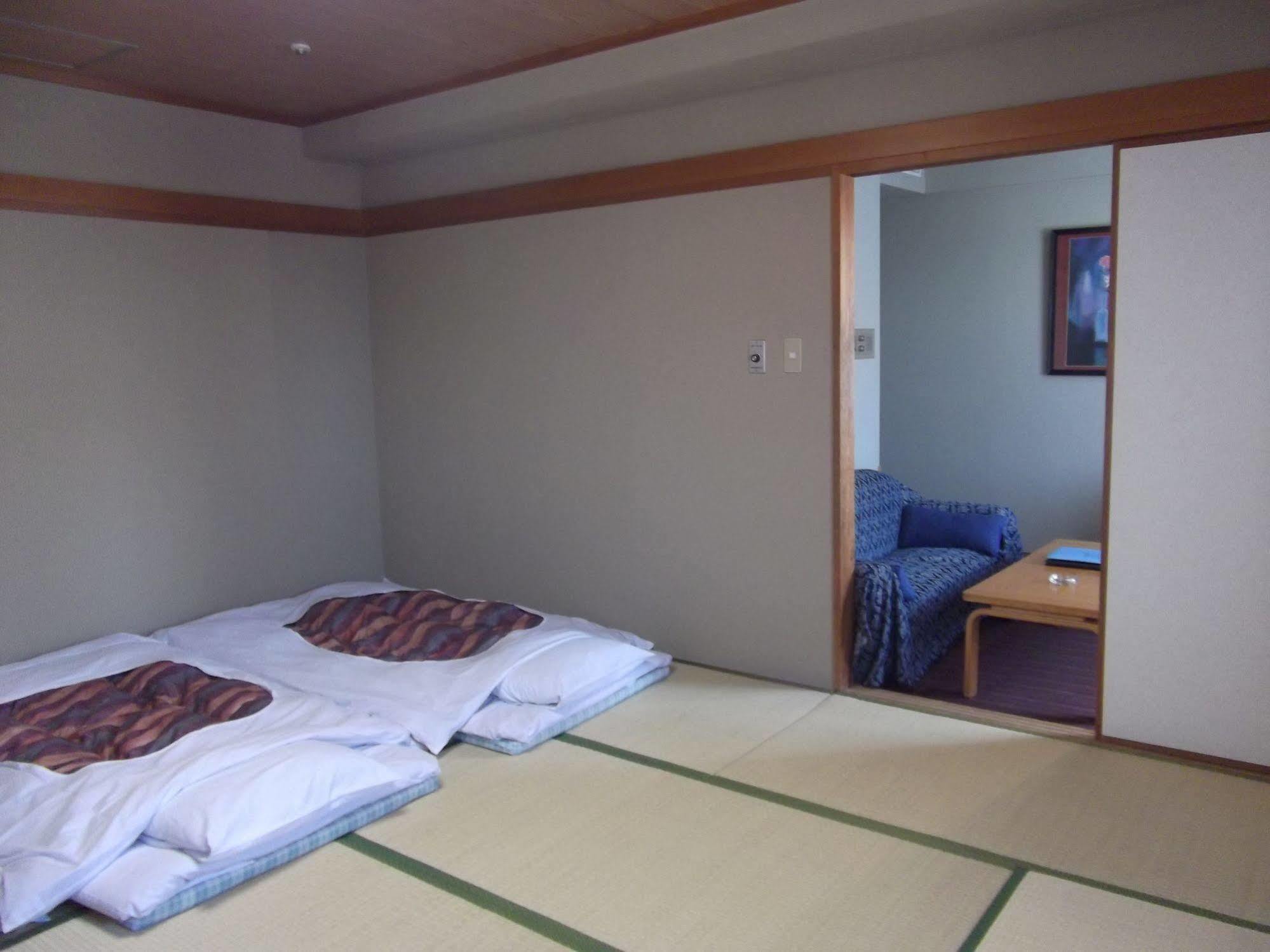Ichikawa Grand Hotel Bagian luar foto