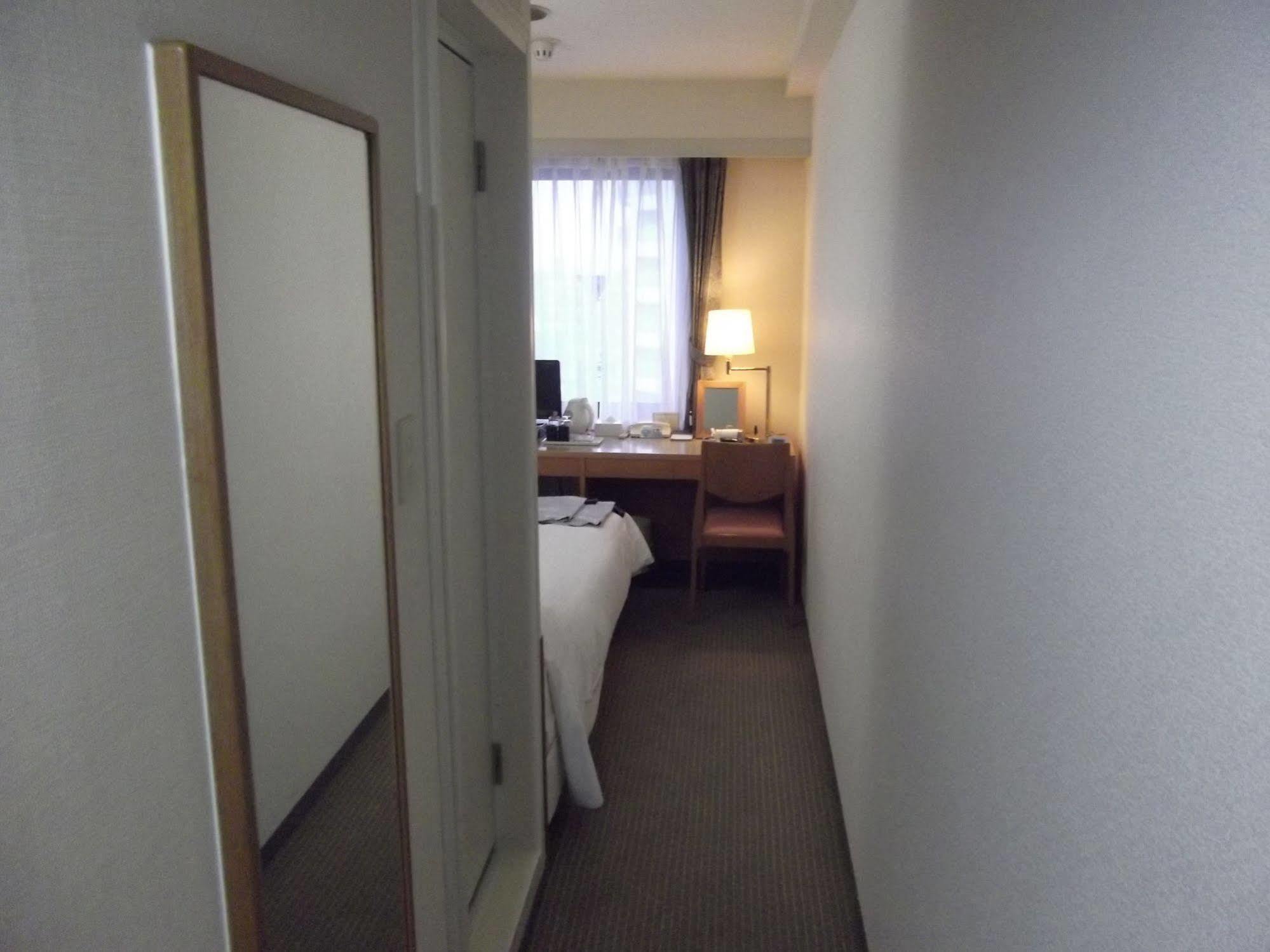 Ichikawa Grand Hotel Bagian luar foto