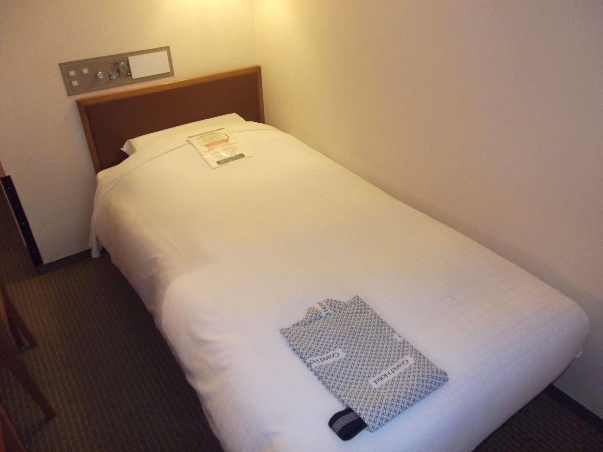 Ichikawa Grand Hotel Bagian luar foto