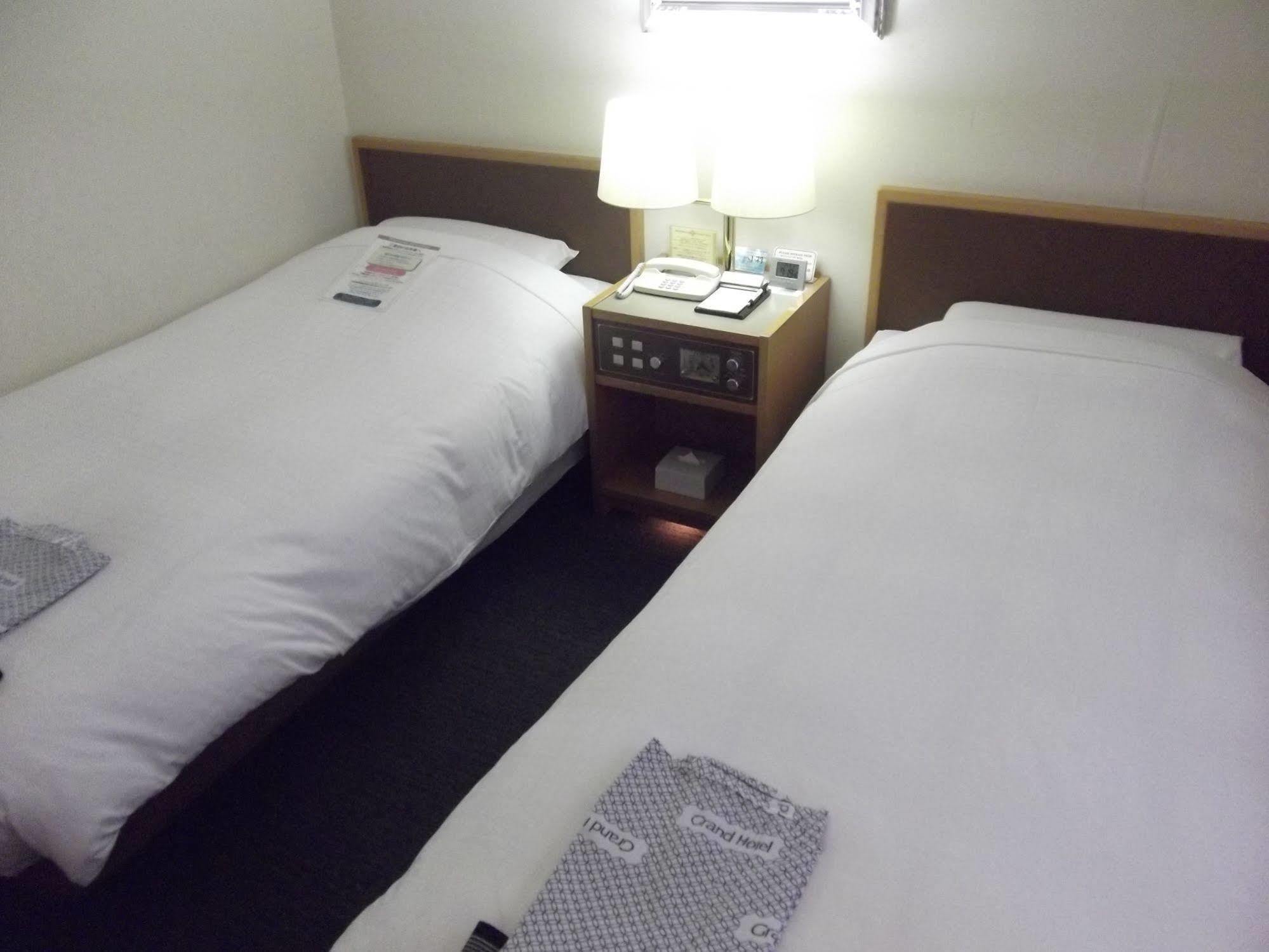 Ichikawa Grand Hotel Bagian luar foto